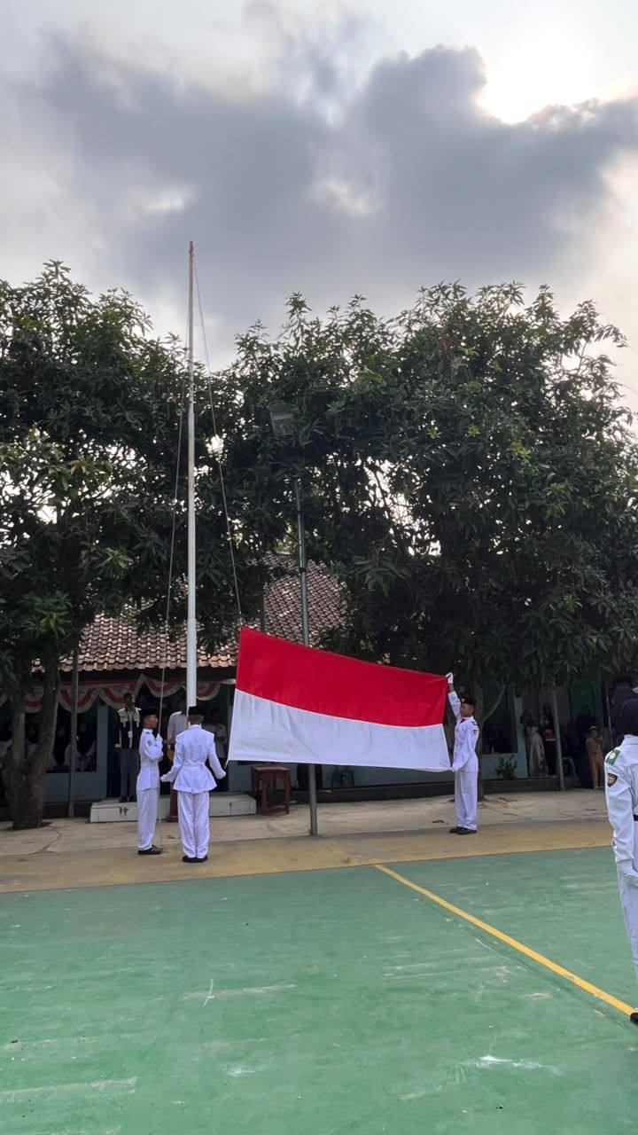 Khidmat dan Penuh Semangat, Pengibaran Sang Saka Merah Putih Warnai Peringatan HUT ke-81 Kemerdekaan RI di Yayasan Al-Kautsar